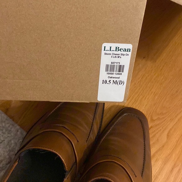 Size 10.5 Florsheim mens shoes. Worn less than a week. - Picture 8 of 10